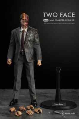 ACTIONFIGUR NERV TOYS - TWO FACE BATMAN THE DARK KNIGHT - 1/6 NO HOT TOYS