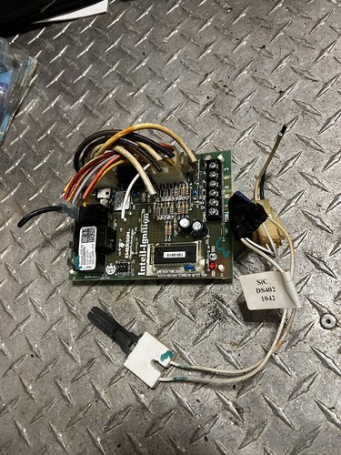 Trane CNT05165 White Rodgers 50A65-476 control board With Igniter. Same Day Ship