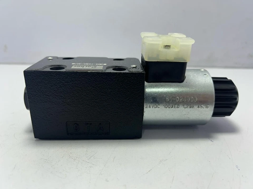 Parker 4D01 3112 0101 C1G0Q Directional Control Valve 026-54129-H - Image 3 of 4