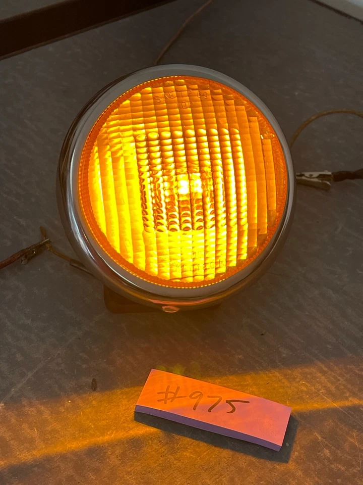 Luz antiniebla ámbar #975 Mercedes Benz W108 W109 250SE 280SE 300SE Foto 2 de 4