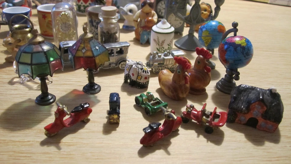 Konvolut über 100 Stück Setzkastenfiguren / Puppenstuben - Zubehör - Bild 4 von 4