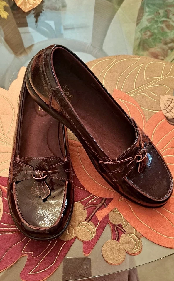 Clarks Comfort Collection Slip On Loafers Burgundy Patent Leather Women 9m - Image 2 of 4