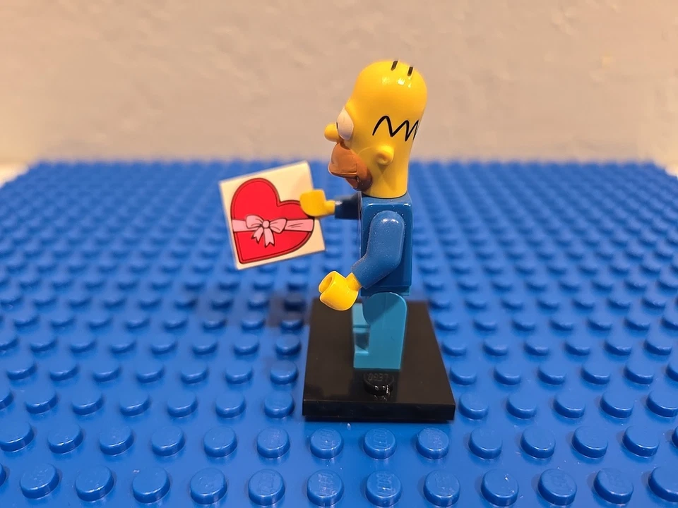 Lego - The Simpsons - Homer Simpson - Series 2 Minifigure - Suit and Valentine - Image 2 of 4