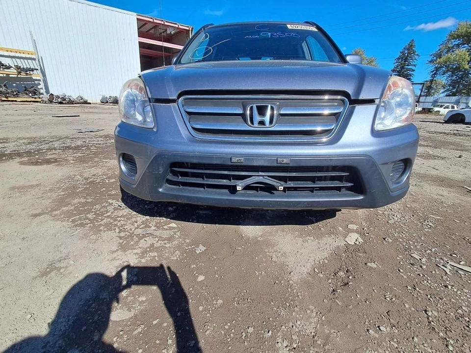 2005 Honda CR-V Driver Left Headlight Assembly OEM Used 3717094 - Image 2 of 4