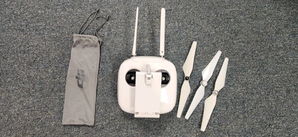 DJI Phantom 4 Drone OEM Transmitter Remote Control Radio GL300F & 3 New Blades - Image 3 of 4