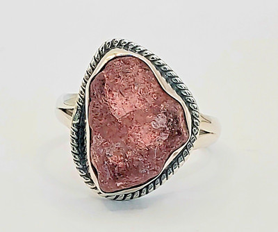 Handwerklich gefertigter grober geschliffener tansanischer Natronit Ring in Sterlingsilber, Größe 8