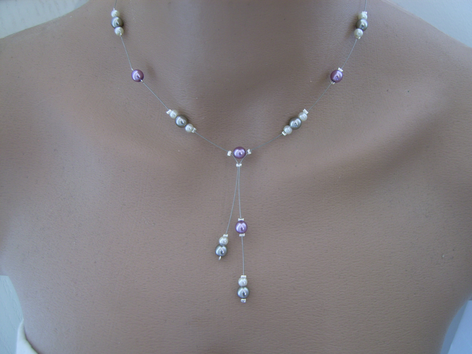 Collier ivoire mauve d'exception pour robe de mariée et soirée de prestige