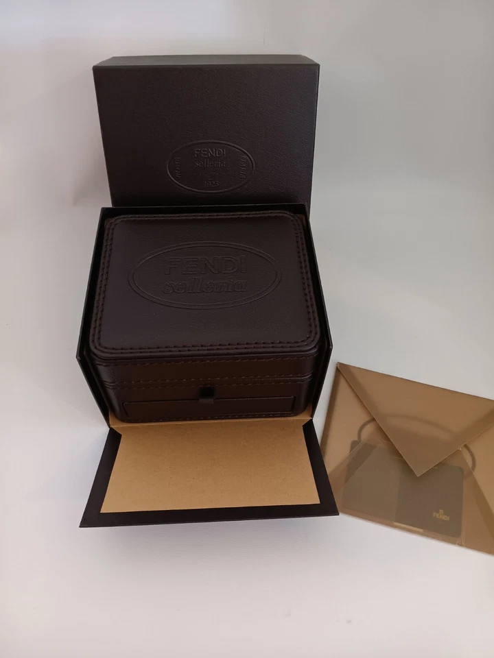 Estuche de almacenamiento de reloj FENDI Selleria con cajón  Foto 2 de 4