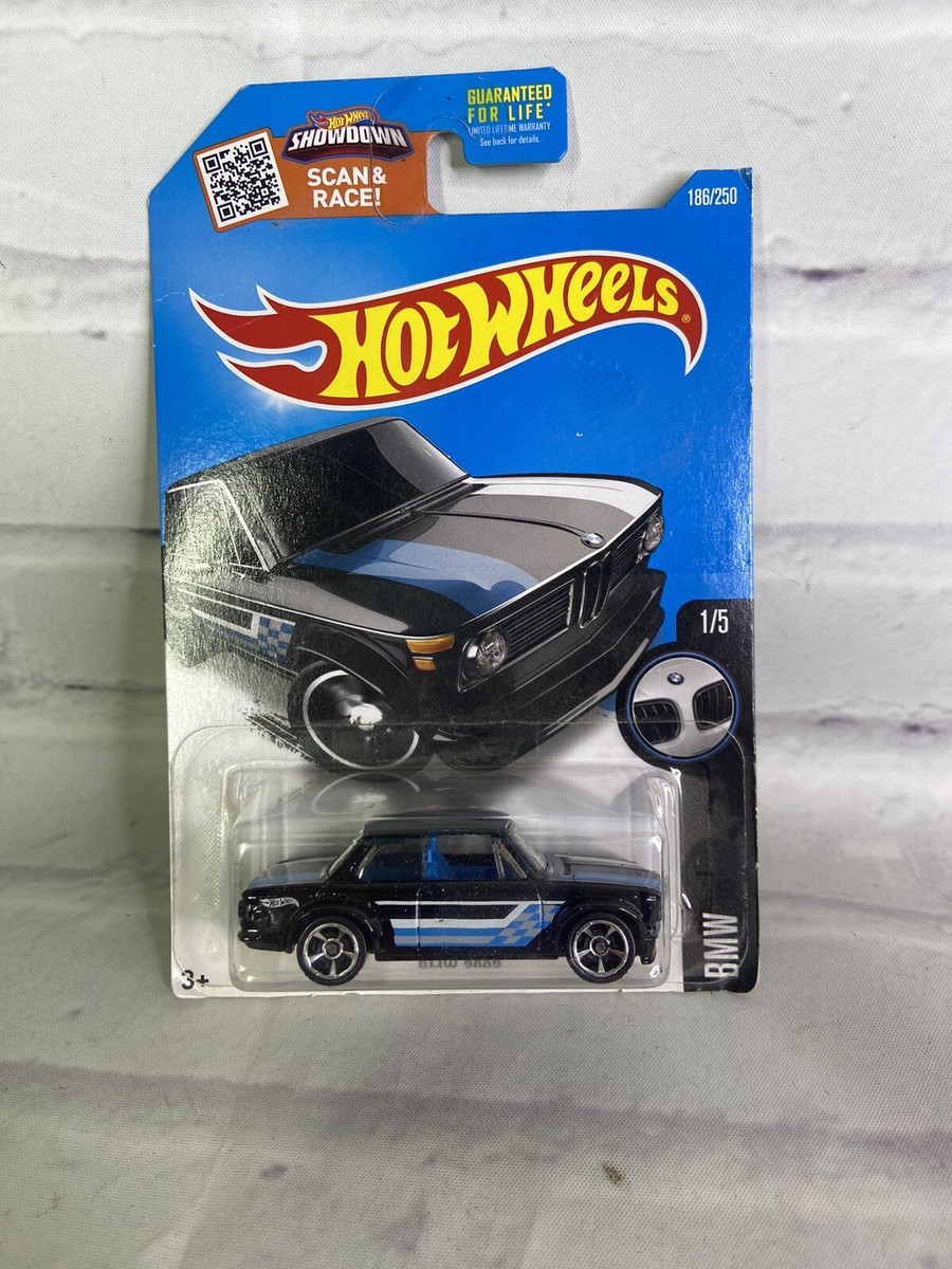 Hot Wheels Showdown BMW 2002 The Ultimate Driving Machine Black