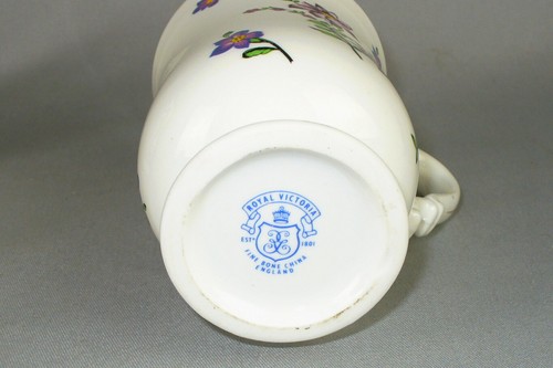 ROYAL VICTORIA FINE BONE CHINA ENGLAND FOOTED TEA CUP COFFEE PURPLE FLOWERS - Picture 7 of 8