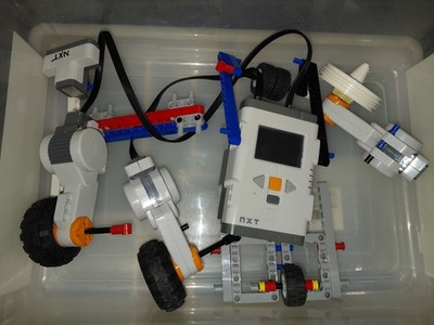 LEGO MindStorms NXT Intelligent Brick Controller Plus Other Robotic Parts 