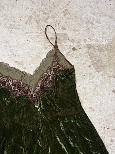 Mini robe vintage 2006 Dolce & Gabbana velours vert dentelle - Photo 6/19