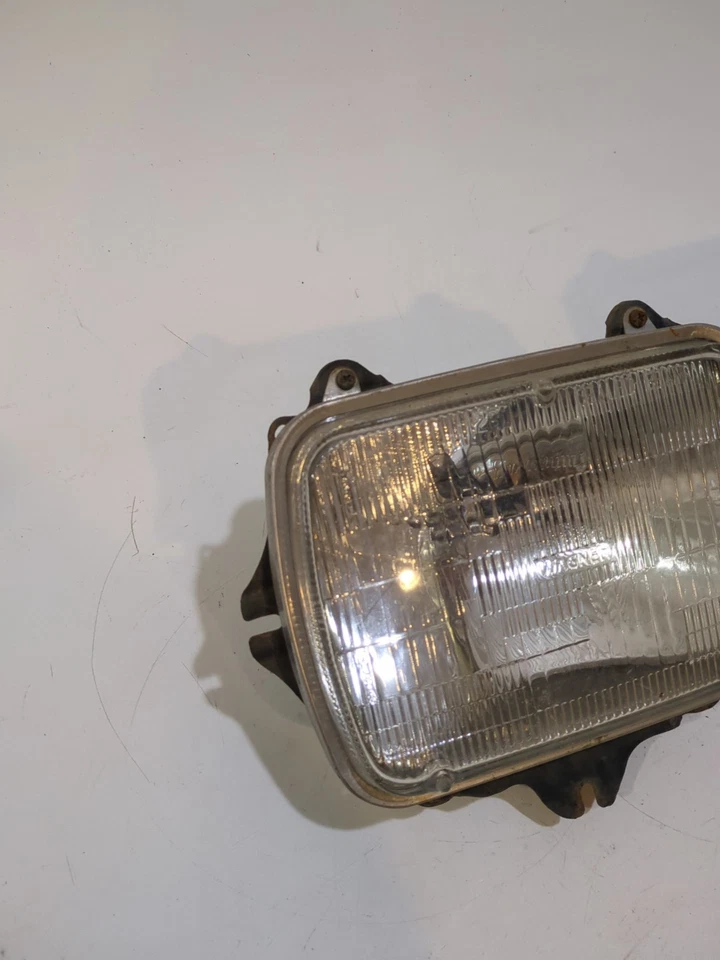 Toyota Pickup 1984-86 4runner montaje de faros canastilla OEM RH LH paso del conductor Foto 3 de 4