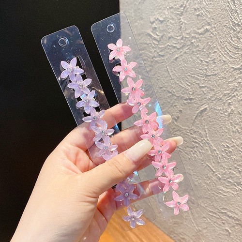Trendy Small Flower Hair Clips that Make a Statement at Any Gathering or Event - Picture 5 of 16