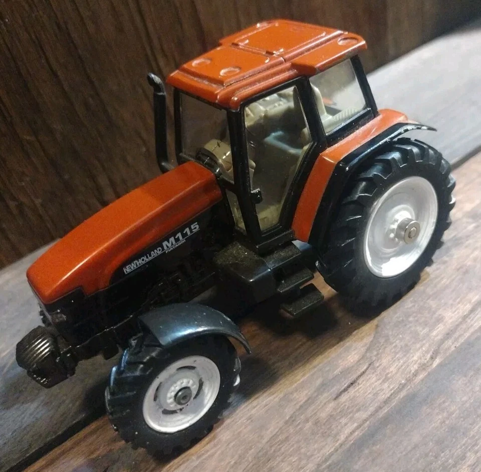 Фермерская выставка игрушек New Holland M115 Fiatagri европейское издание 97 1:43 Нидерланды  - Изображение 4 из 4