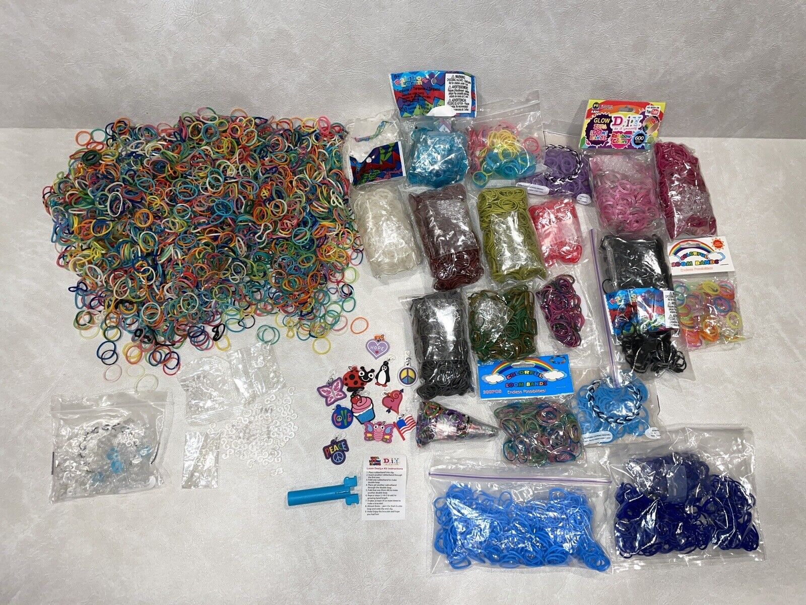  Loom Rubber Bands 4800 pc Refill Kit w 16 Unique Rainbow Colors  (300 of Each) & 200 Clips - Works w All Rubber Band Jewelry Looms - DIY  Gift for Girls