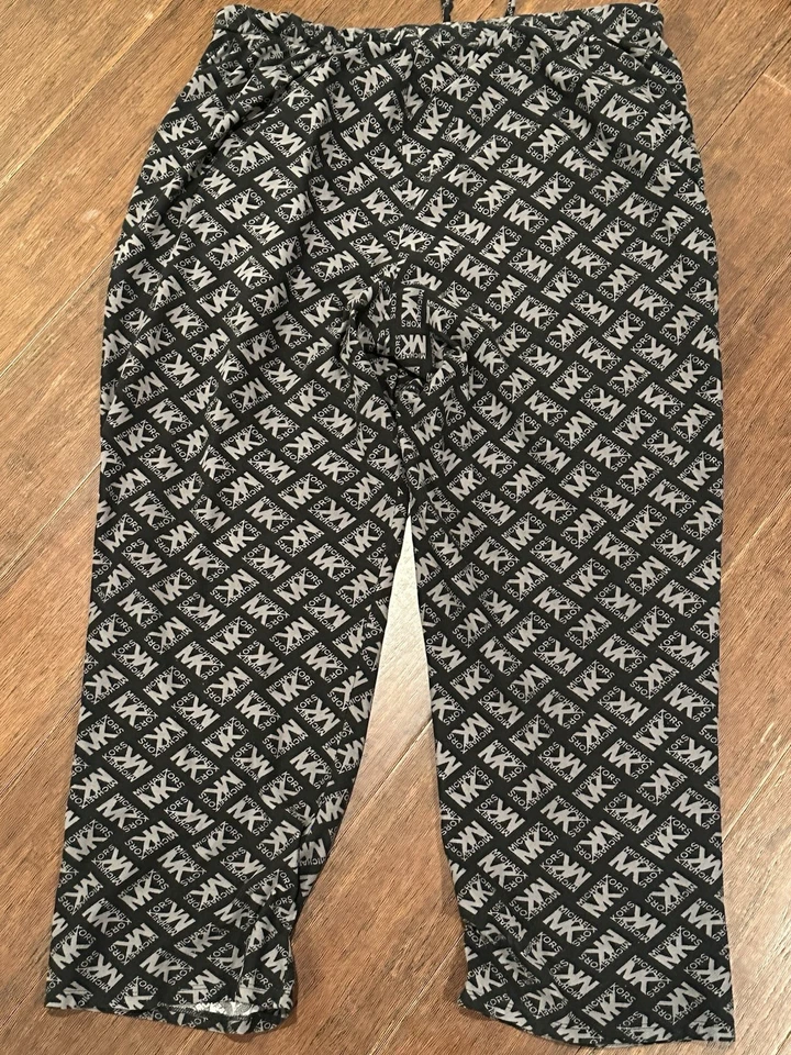 Pantalones de pijama Michael Kors para hombre negros grises con estampado de logotipo talla grande Foto 2 de 4