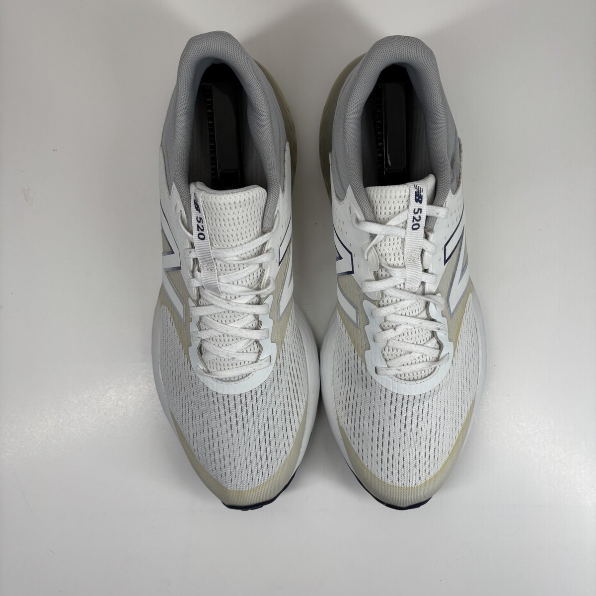 New Balance 520 V7 Men display picture 1