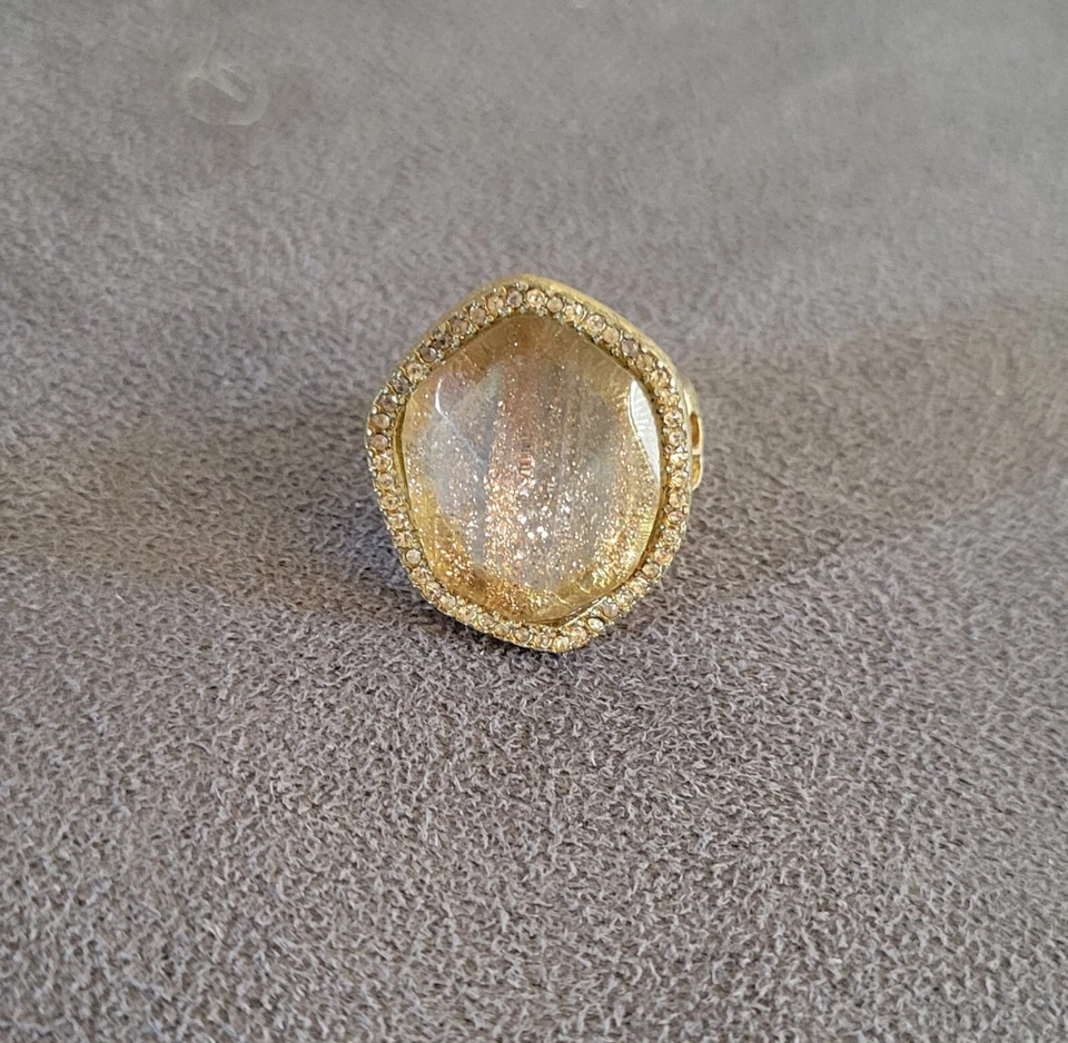 Anillo de panal Chloe + Isabel enmarcado y facetado talla 6 Foto 3 de 4