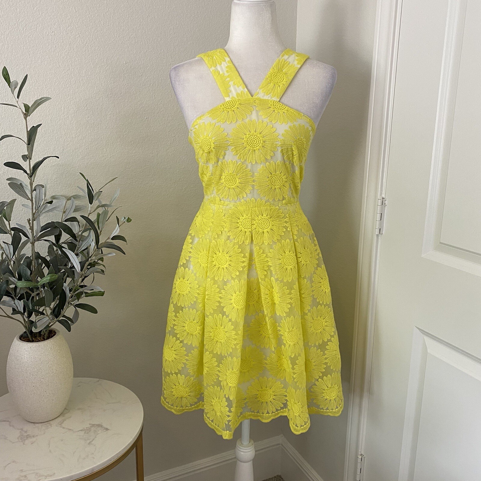 Yellow Lace Summer Dress — free download