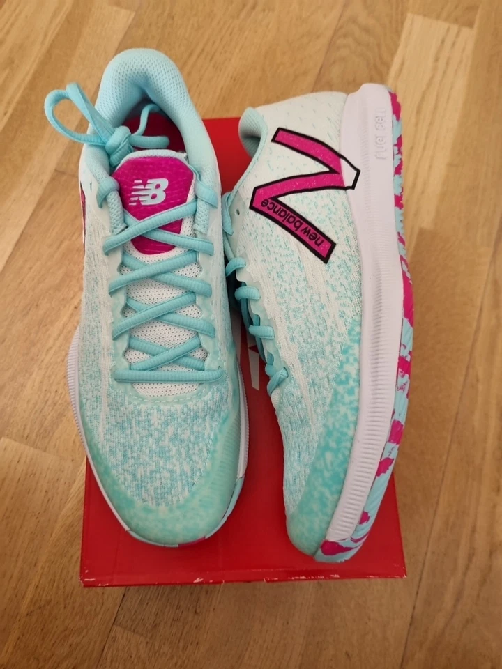 Baskets New Balance Femmes T 40 Neuves - Photo 1/4