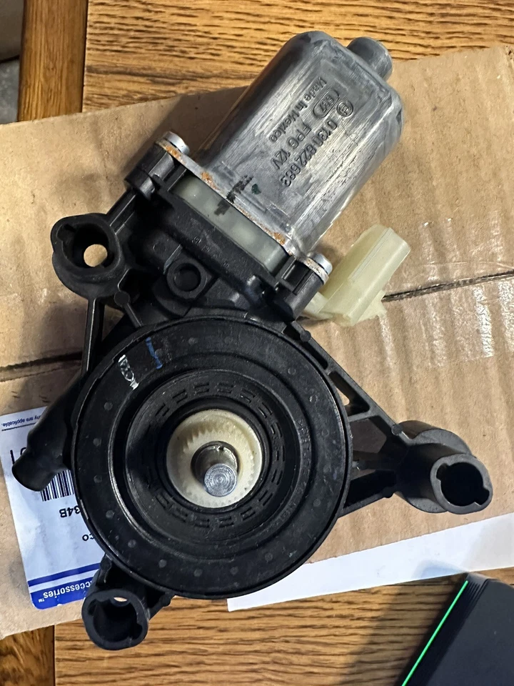 Motor regulador ventana izquierda journey 2009-2020 genuino Mopar 68209825AB Foto 3 de 3