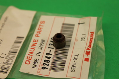 のん NOS Kawasaki Oil Seal 1990-1993 ZX600 1991-2000 ZX750 1994