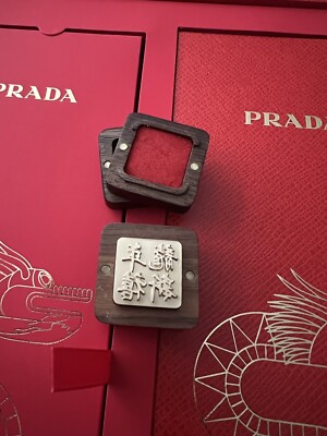 PRADA トランプ 2セット 赤・黒　終売品　貴重 PRADA Chinese / Lunar New Year Dragon 2024 VIP BOX GIFT SET w