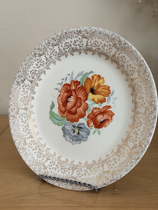 Vintage ROYAL CHINA 22 Kt Gold trim 10" Modern Dinner Plate, USA Union made