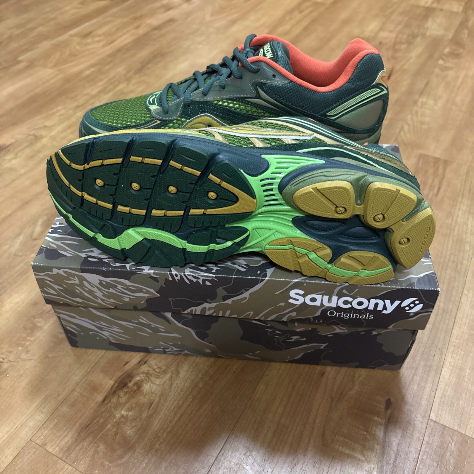 Saucony Size 10 ProGrid Omni 9 Starcow Men's Green/Orange S70860-1 thumbnail 9