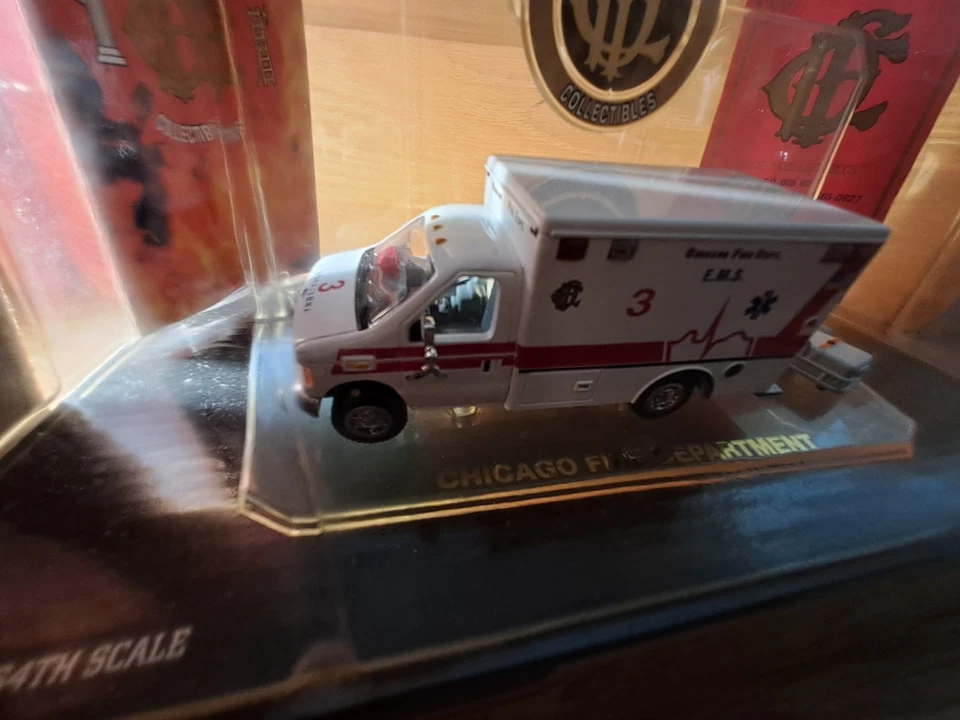 Chicago Fire Dept Ambulance 3 1/64 Code 3 - Immagine 3 di 3