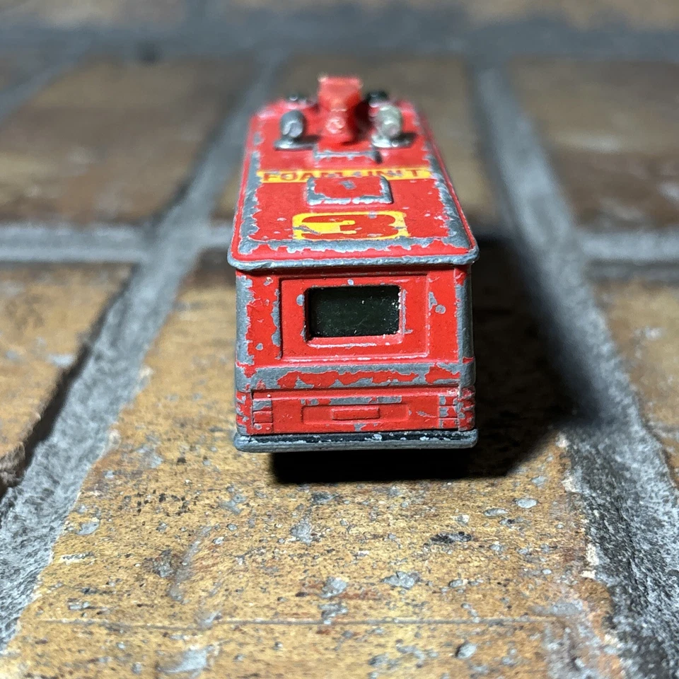 VTG ✅ Matchbox 1980 Command Vehicle 1:64 Red Metro Airport Foam Diecast ✅Toy Car - Image 3 of 4