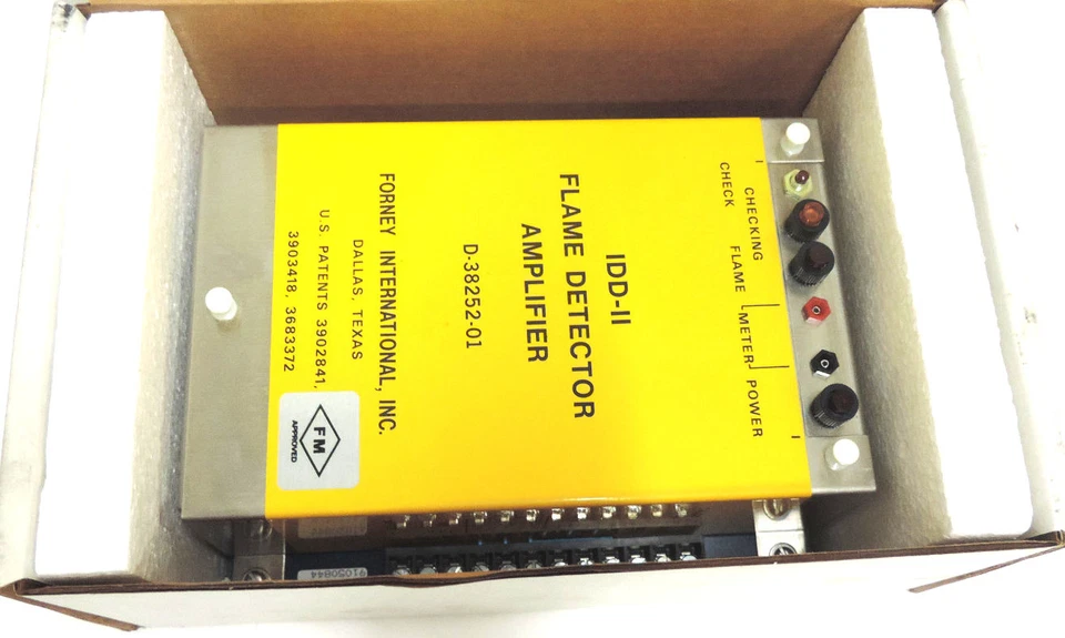 NIB FORNEY IDD-II FLAME DETECTOR AMPLIFIER D-38252-01  - Image 2 of 3