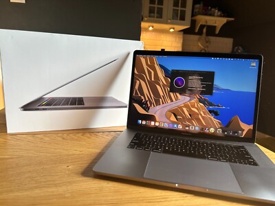 Apple MacBook Pro 15 Retina 2018 2,2 ГГц i7 16 ГБ ОЗУ 256 ГБ SSD