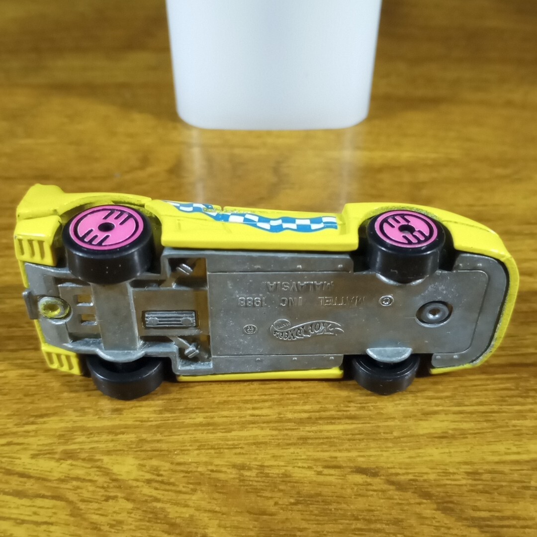 Hot Wheels Vintage Revealers Ferrari F40 Yellow UH Pink