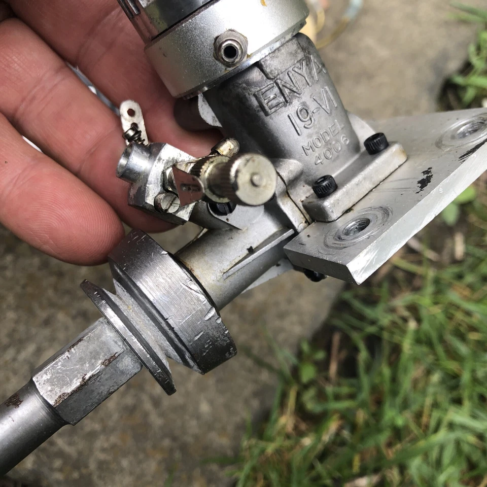 Motor de avión vintage ENYA 19-VI R/C con bomba y tanques Foto 4 de 4