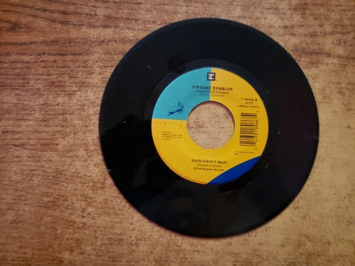 1992 MINT-EXC Dwight Yoakam,The Heart That You Own// DANGEROUS MAN 18966 45