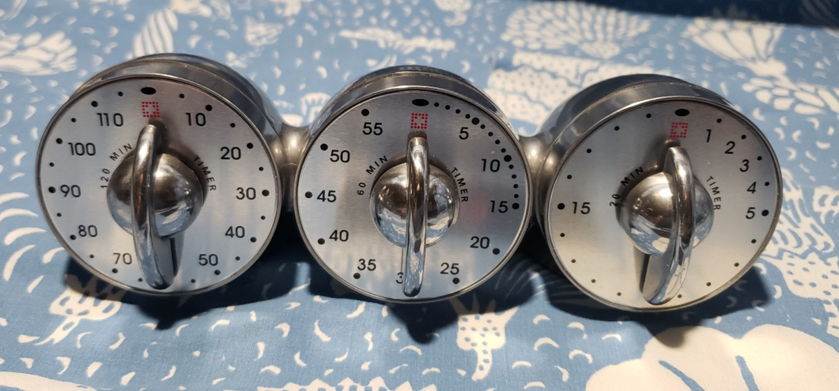 1970年代　スイス　Bengt Ek Designの金属のキッチンタイマー Vintage Bengt Ek Design 60 Minute Kitchen Timer Made | Delve