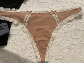 Victoria Secret Panties lot X 4 Thong New with tag size Medium lace & cotton NWT