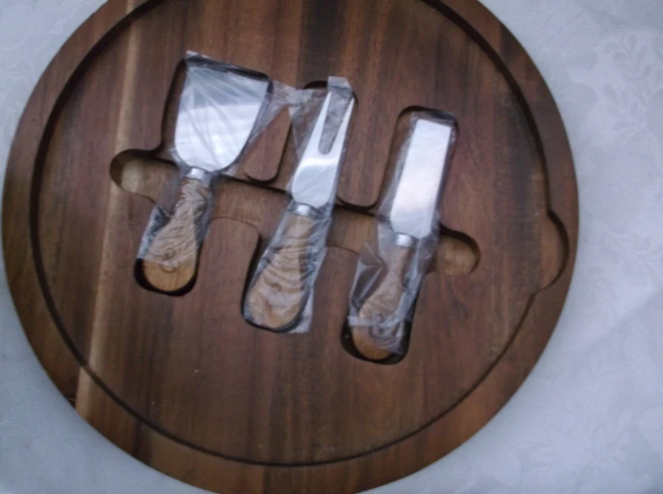 Juego de tablas de charcutería Mary & Martha base de madera de acacia con esparcidores Foto 2 de 4