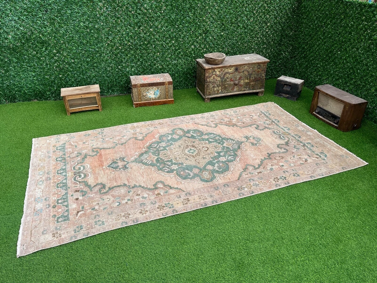 Light 2024 green rug