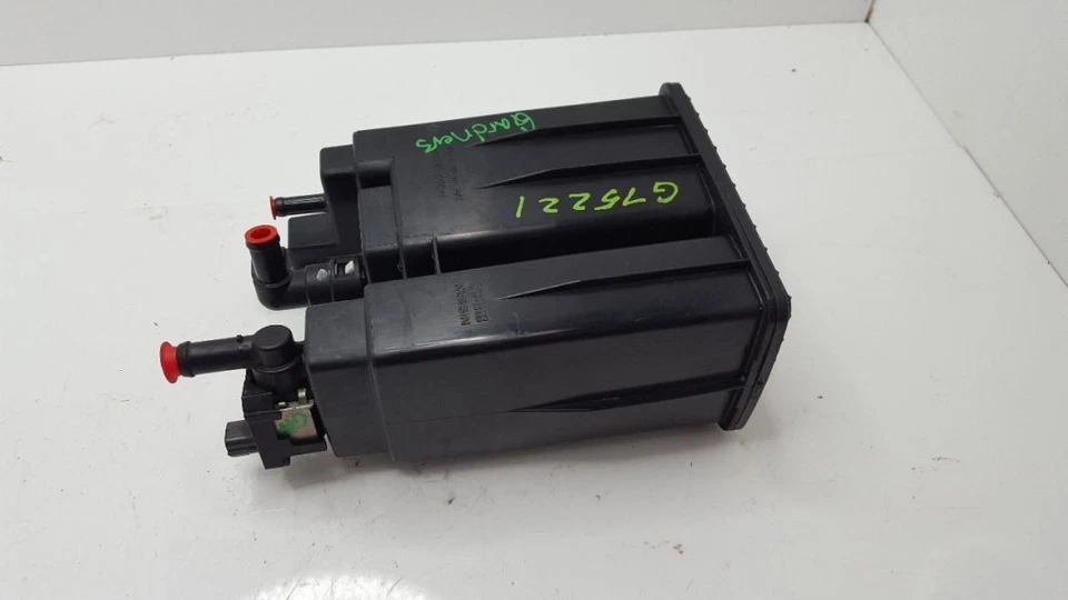 Bote de carbón de vapor de combustible Infiniti Q40 2015 sedán Foto 2 de 4