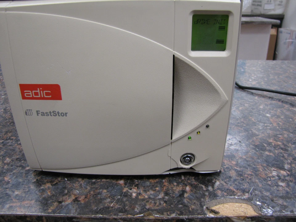 ADIC FastStor 7 DLT 8000 LTO 98-5332-03 7-Slot Tape Drive Autoloader 62-0127-01 - Image 2 of 4