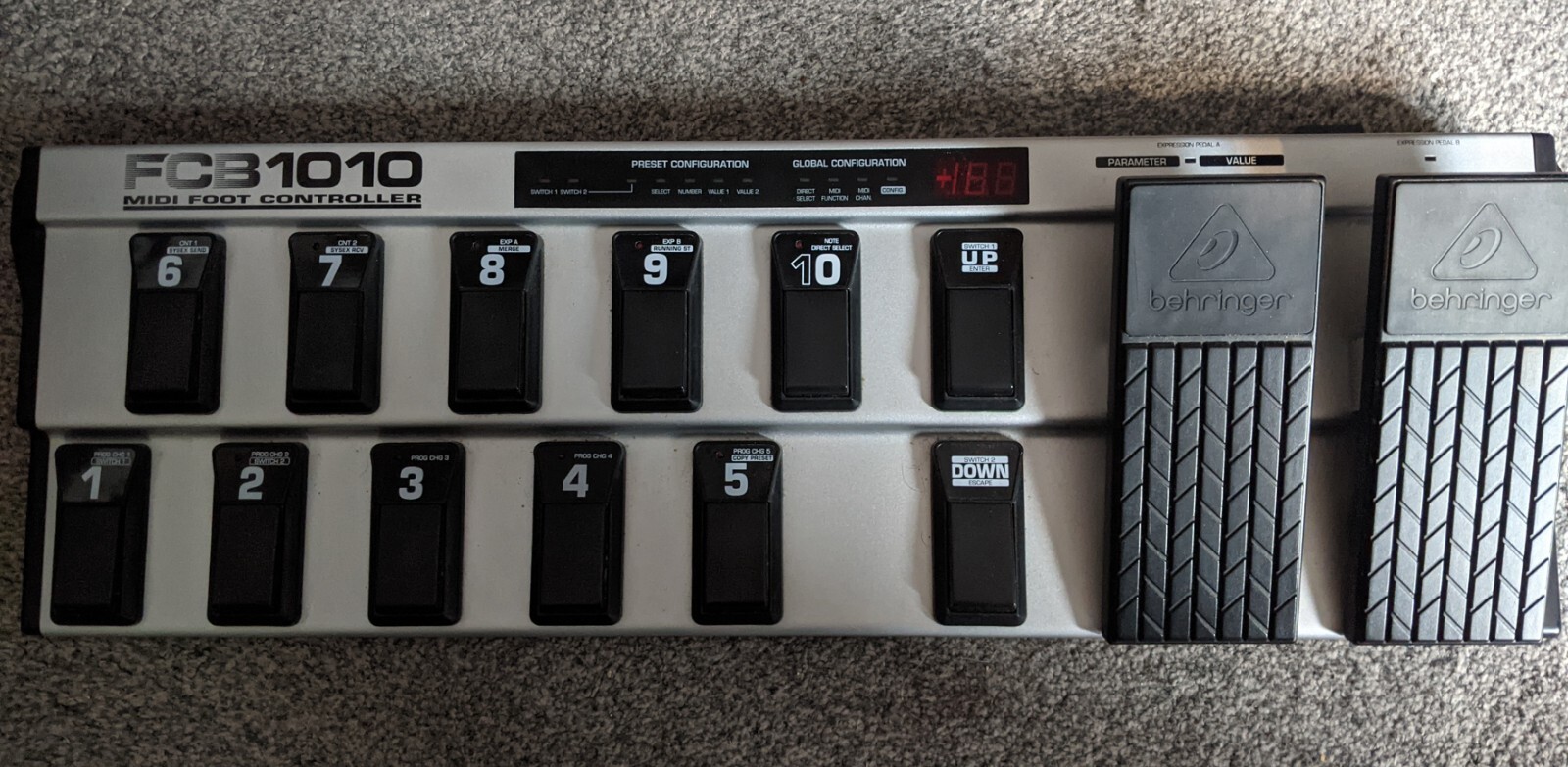 日本産 BEHRINGER FCB1010 MIDIフットコントローラー