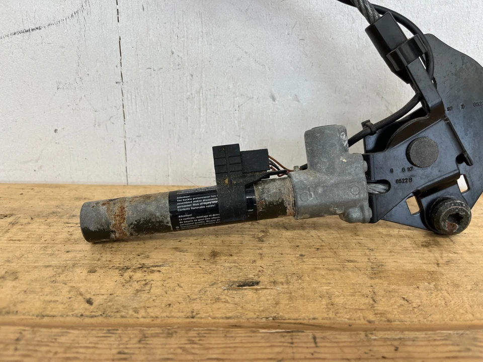 1995-2001 BMW 740i 740iL Front Right Seat Belt Buckle Latch Receiver Oem 8240046 Foto 3 de 4