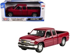 Motormax 79393-MRD 1/25 2006 Chevrolet Silverado 1500 Pickup Truck