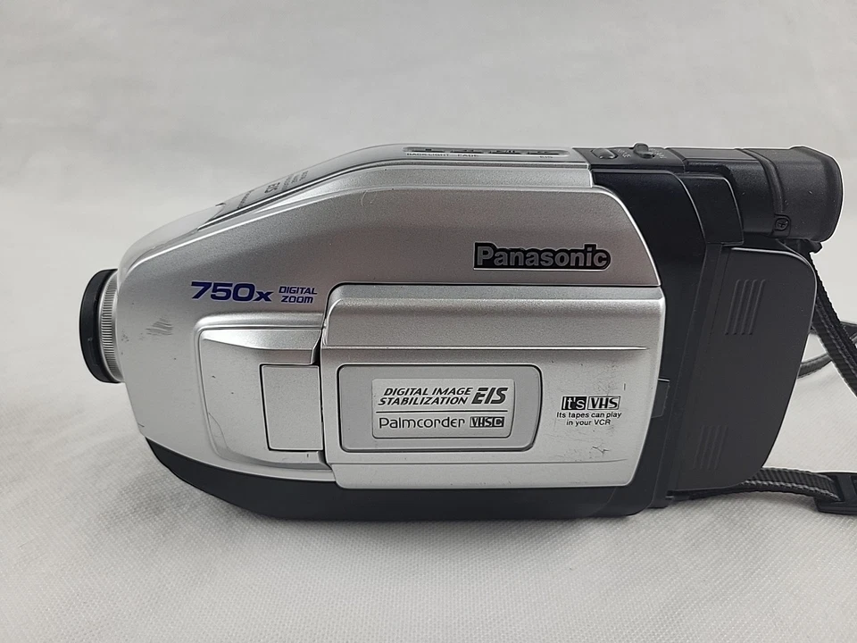 Panasonic Palmcorder PV-L454D VHS-C Video Camera Cam Camcorder W/ Battery & Tape - Image 3 of 4