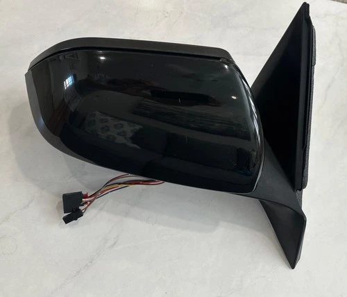 2018 - 2023 Volkswagen Atlas Passenger Side RH Mirror Blind Spot Signal OEM 
