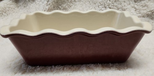 Williams Sonoma Emile Henry Red Ruffled Edge Loaf Pan. Glaze flaw. - Picture 13 of 17