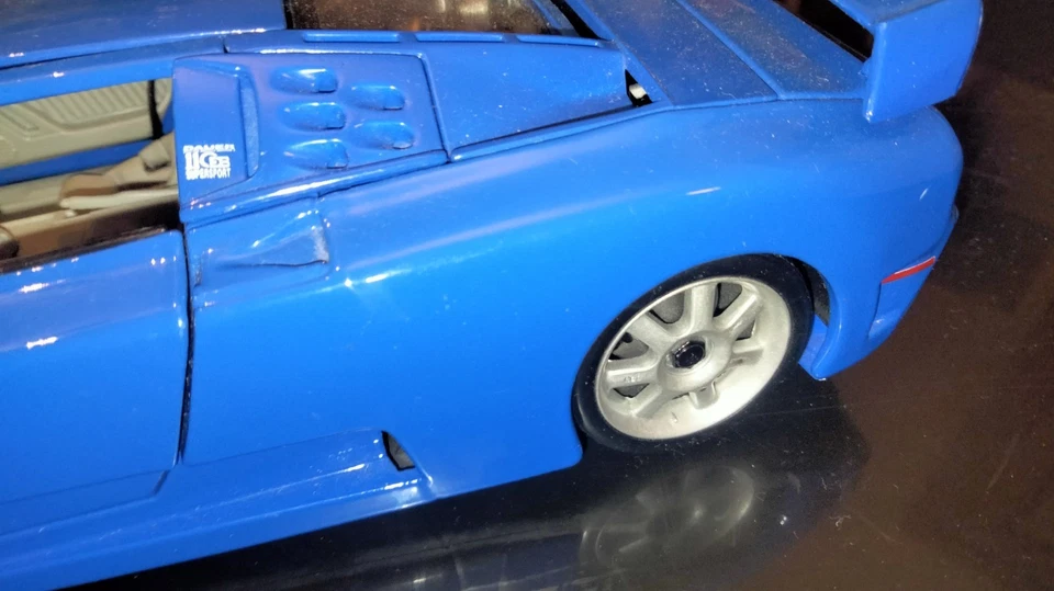 Bugatti Dauer  EB110 Maisto 1/18 no box - Immagine 3 di 4